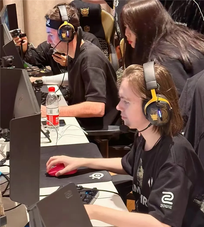 aurora 签下 Eternal Fire 阵容